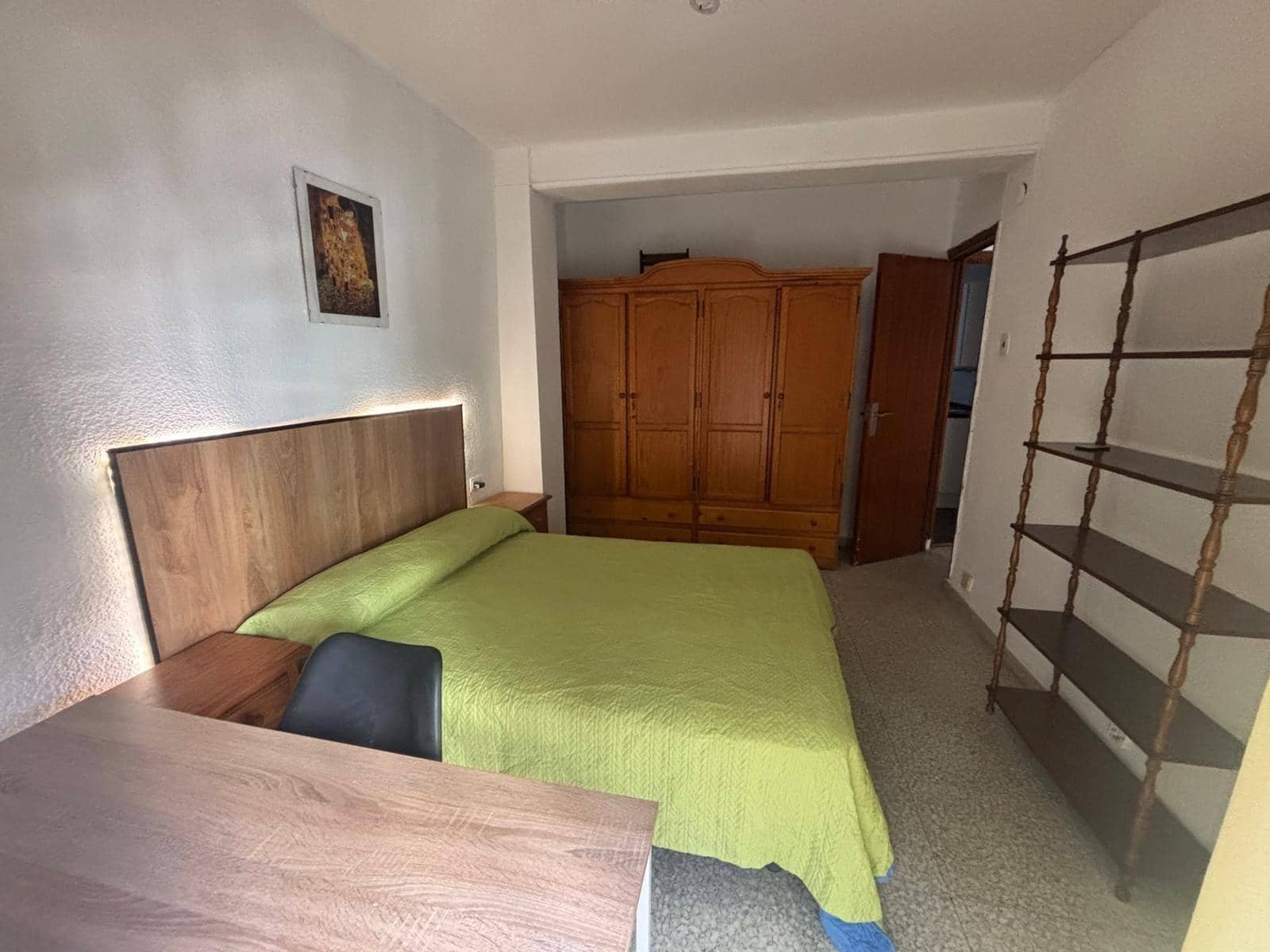 3 bedroom Flat for rent in Granada city - € 900 (Ref: 10094855)