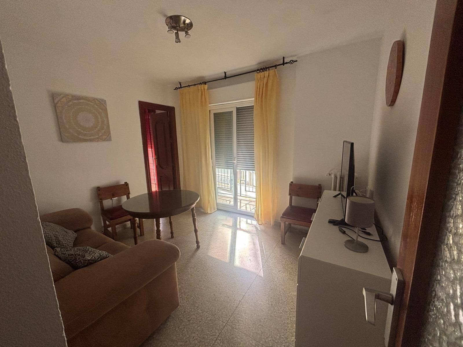 3 bedroom Flat for rent in Granada city - € 900 (Ref: 10094855)