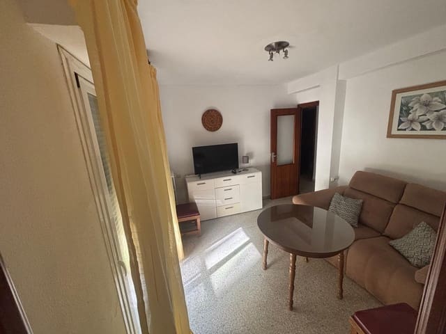 3 slaapkamer Flat te huur in Granada stad - € 900 (Ref: 10094855)