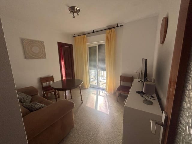 3 slaapkamer Flat te huur in Granada stad - € 900 (Ref: 10094855)