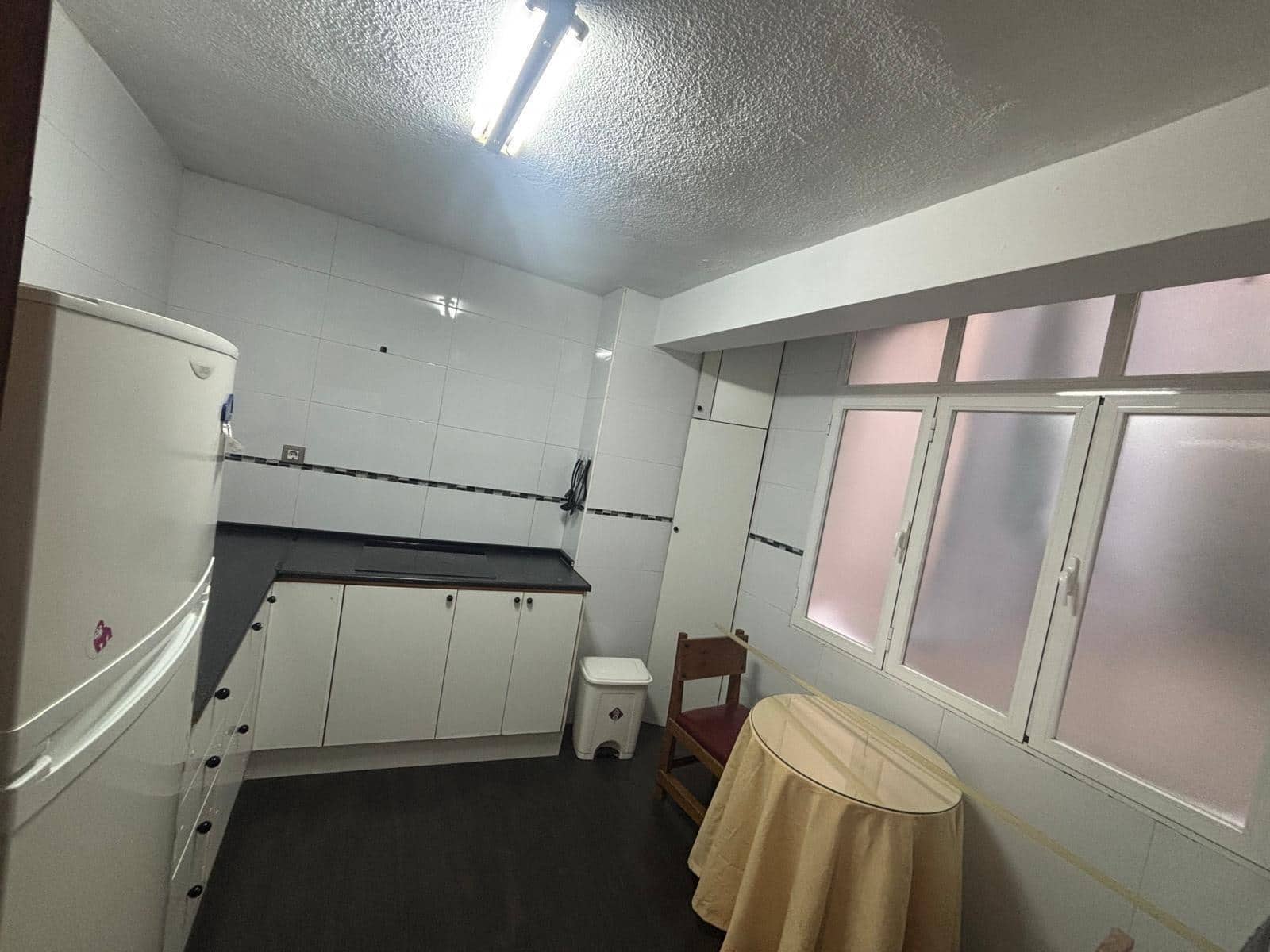 3 bedroom Flat for rent in Granada city - € 900 (Ref: 10094855)