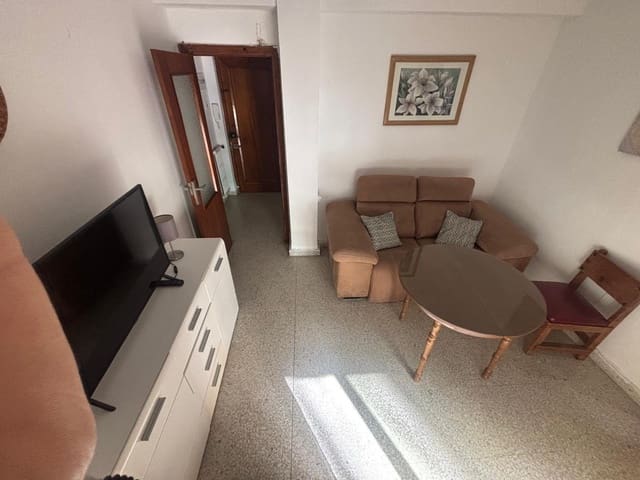 3 slaapkamer Flat te huur in Granada stad - € 900 (Ref: 10094855)