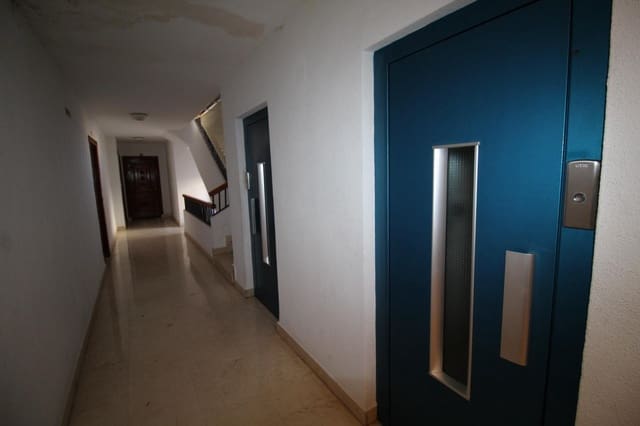 3 bedroom Flat for rent in Zaidin, Granada city - € 800 (Ref: 10102773)