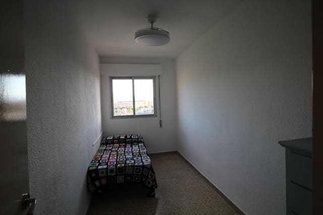 3 bedroom Flat for rent in Zaidin, Granada city - € 800 (Ref: 10102773)