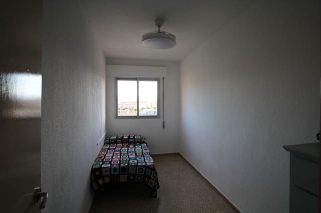 3 bedroom Flat for rent in Zaidin, Granada city - € 800 (Ref: 10102773)