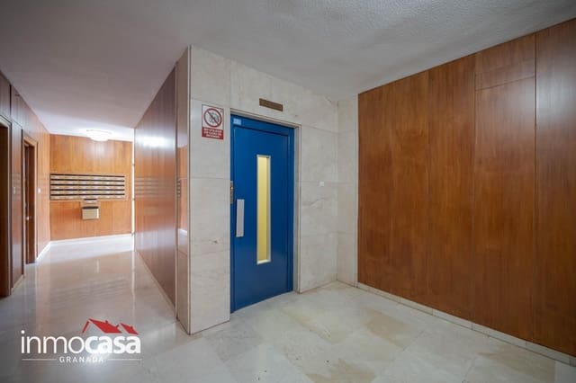 4 sovrum Lägenhet till salu i Camino de Ronda - Rosaleda, Granada stad med garage - 259 900 € (Ref: 10109849)