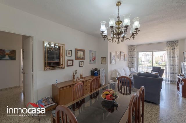 4 sovrum Lägenhet till salu i Camino de Ronda - Rosaleda, Granada stad med garage - 259 900 € (Ref: 10109849)