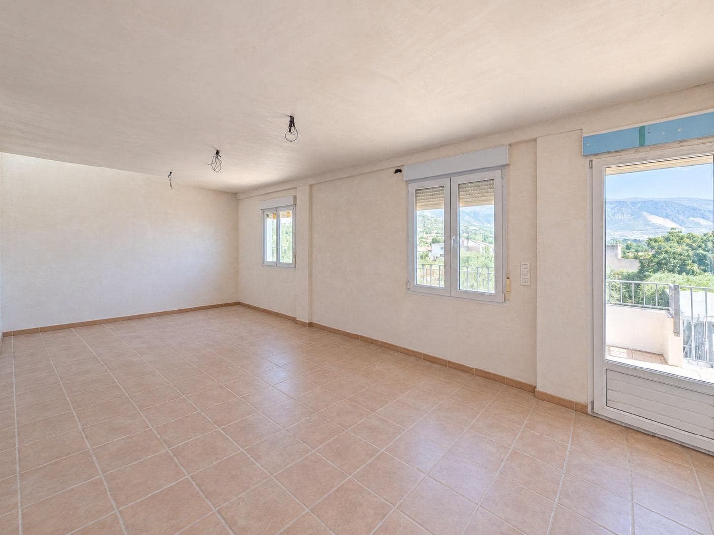 7 bedroom Villa for sale in Padul with pool garage - € 450,000 (Ref: 10115780)