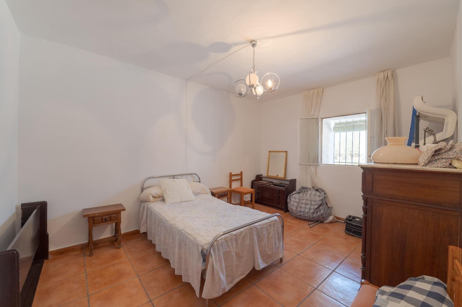 7 bedroom Villa for sale in Padul with pool garage - € 450,000 (Ref: 10115780)