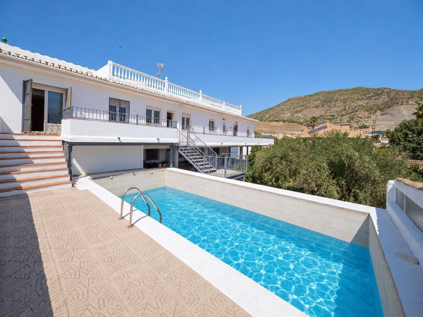 7 bedroom Villa for sale in Padul with pool garage - € 450,000 (Ref: 10115780)