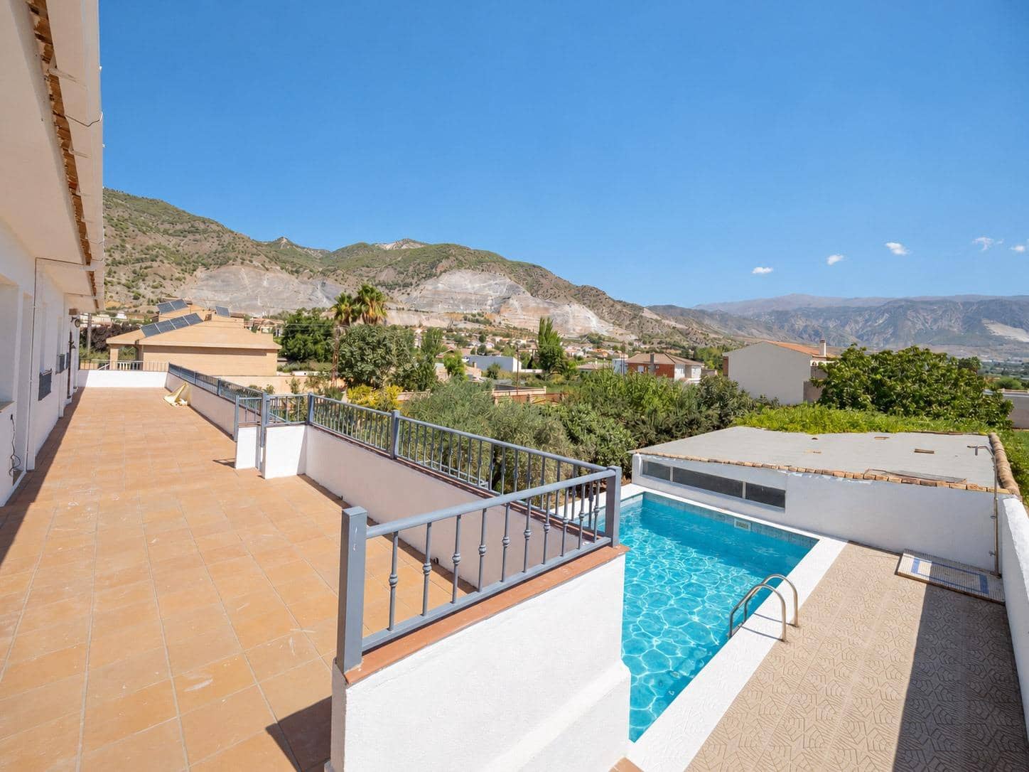 7 bedroom Villa for sale in Padul with pool garage - € 450,000 (Ref: 10115780)