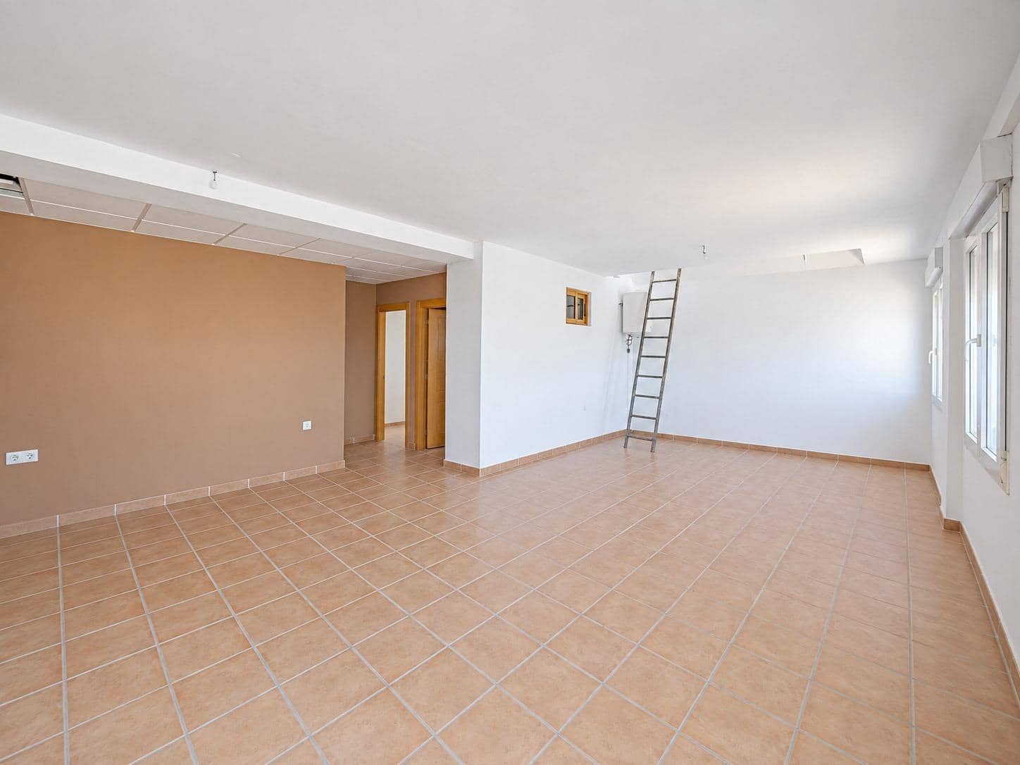 7 bedroom Villa for sale in Padul with pool garage - € 450,000 (Ref: 10115780)