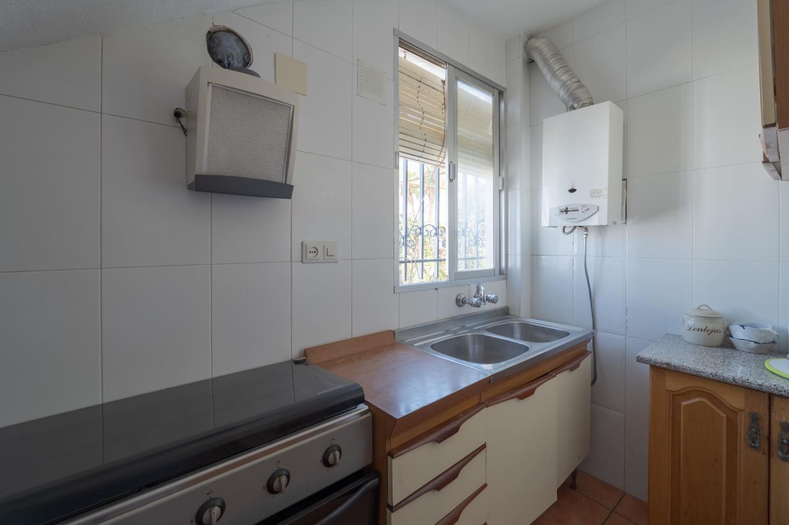 7 bedroom Villa for sale in Padul with pool garage - € 450,000 (Ref: 10115780)