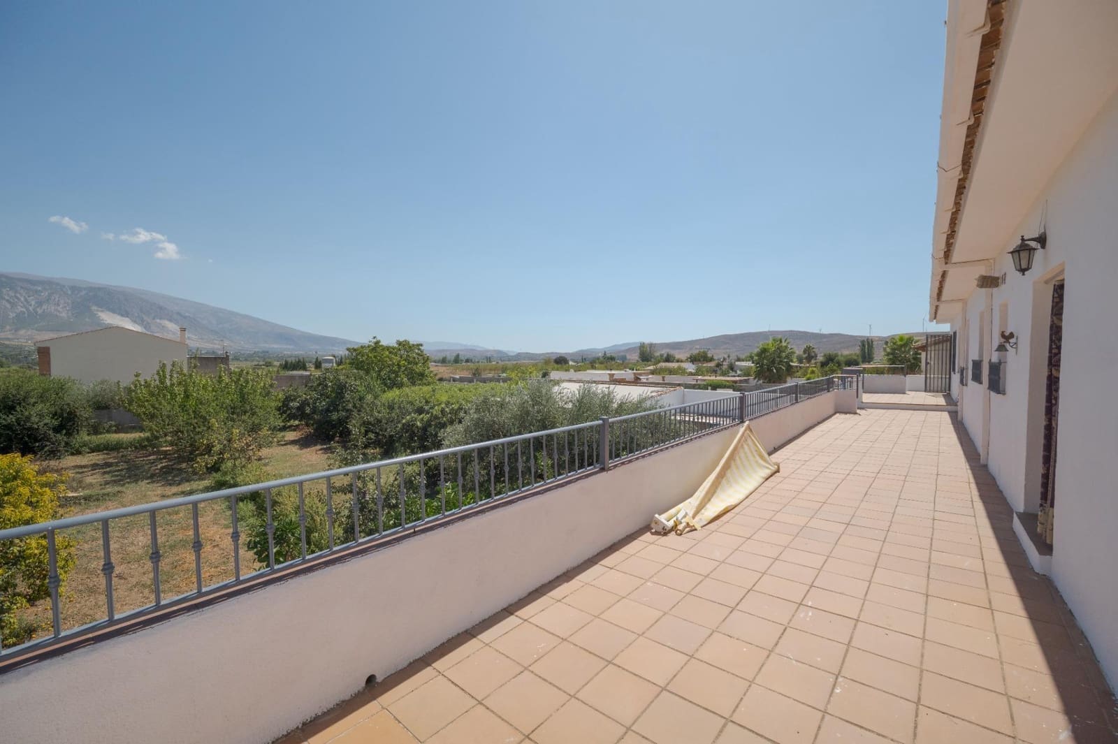 7 bedroom Villa for sale in Padul with pool garage - € 450,000 (Ref: 10115780)