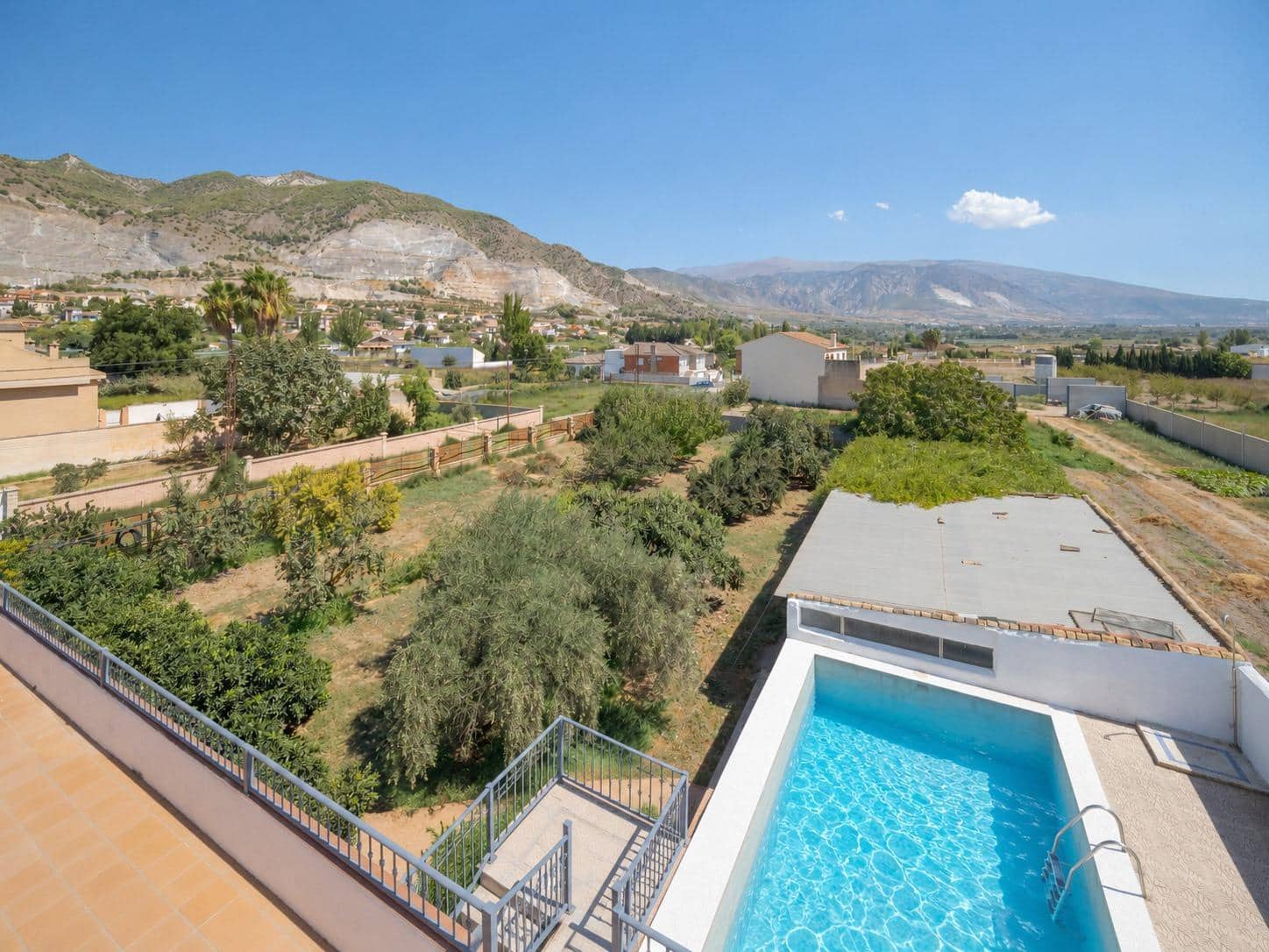 7 bedroom Villa for sale in Padul with pool garage - € 450,000 (Ref: 10115780)