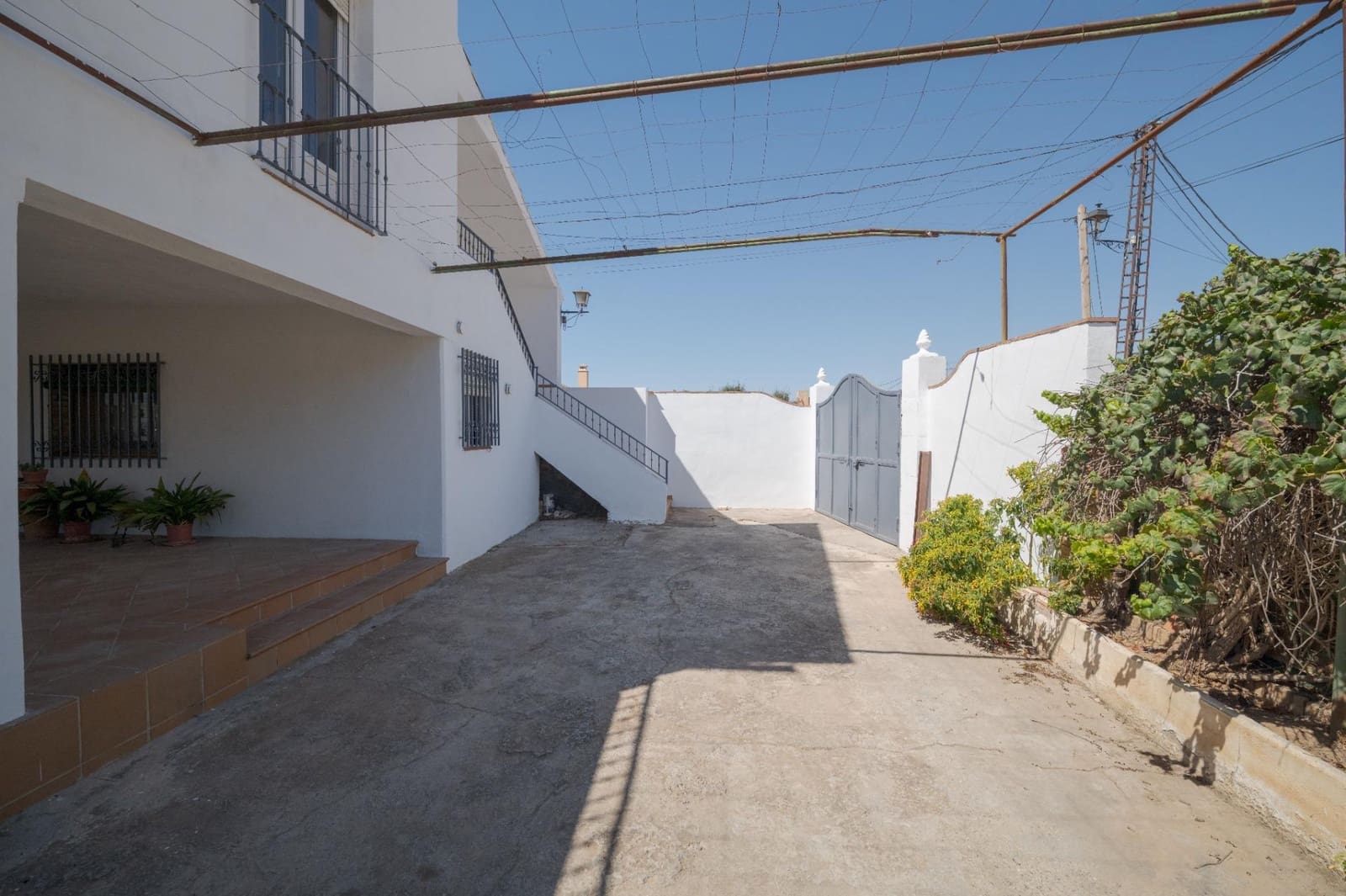 7 bedroom Villa for sale in Padul with pool garage - € 450,000 (Ref: 10115780)