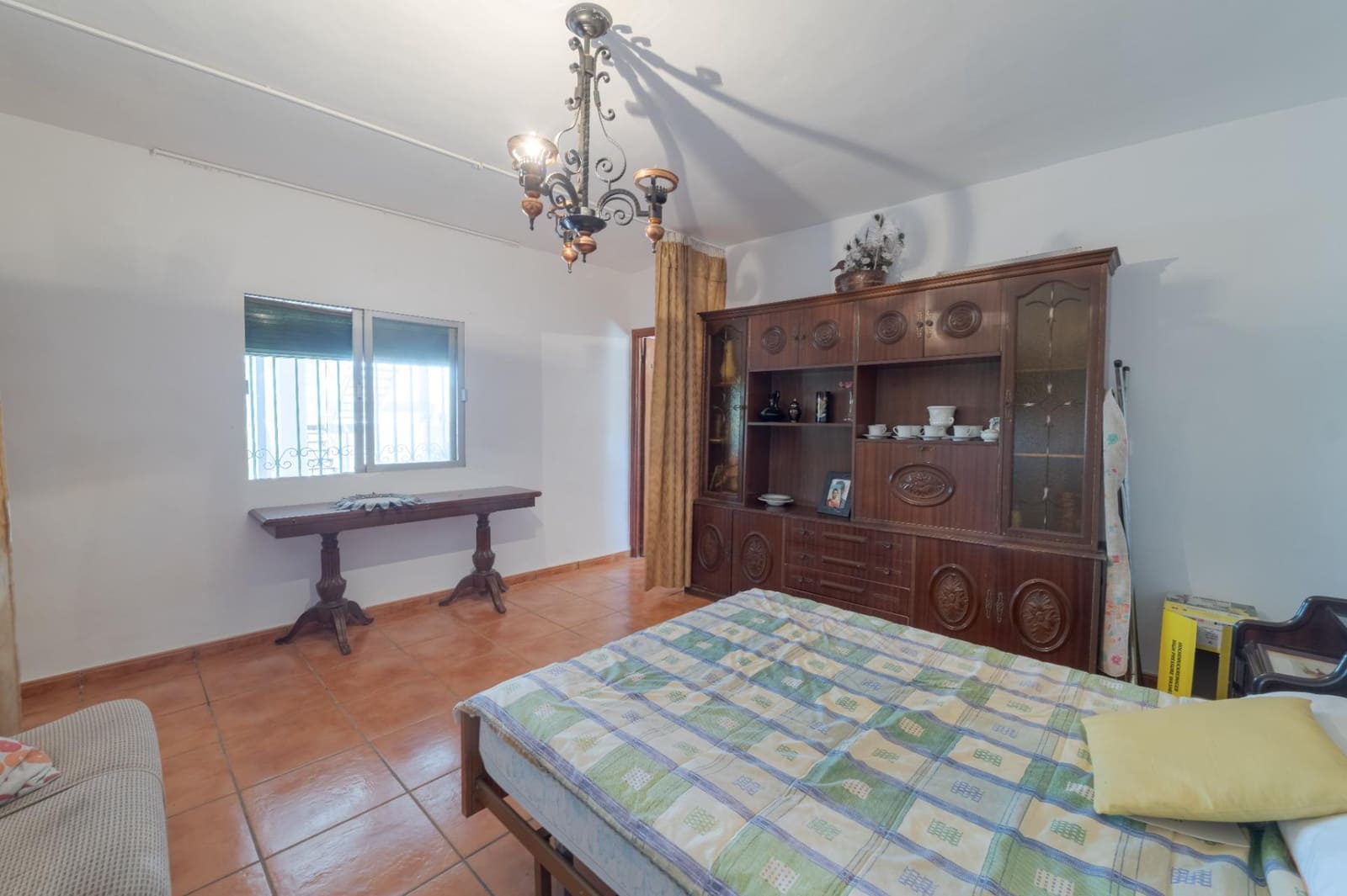 7 bedroom Villa for sale in Padul with pool garage - € 450,000 (Ref: 10115780)