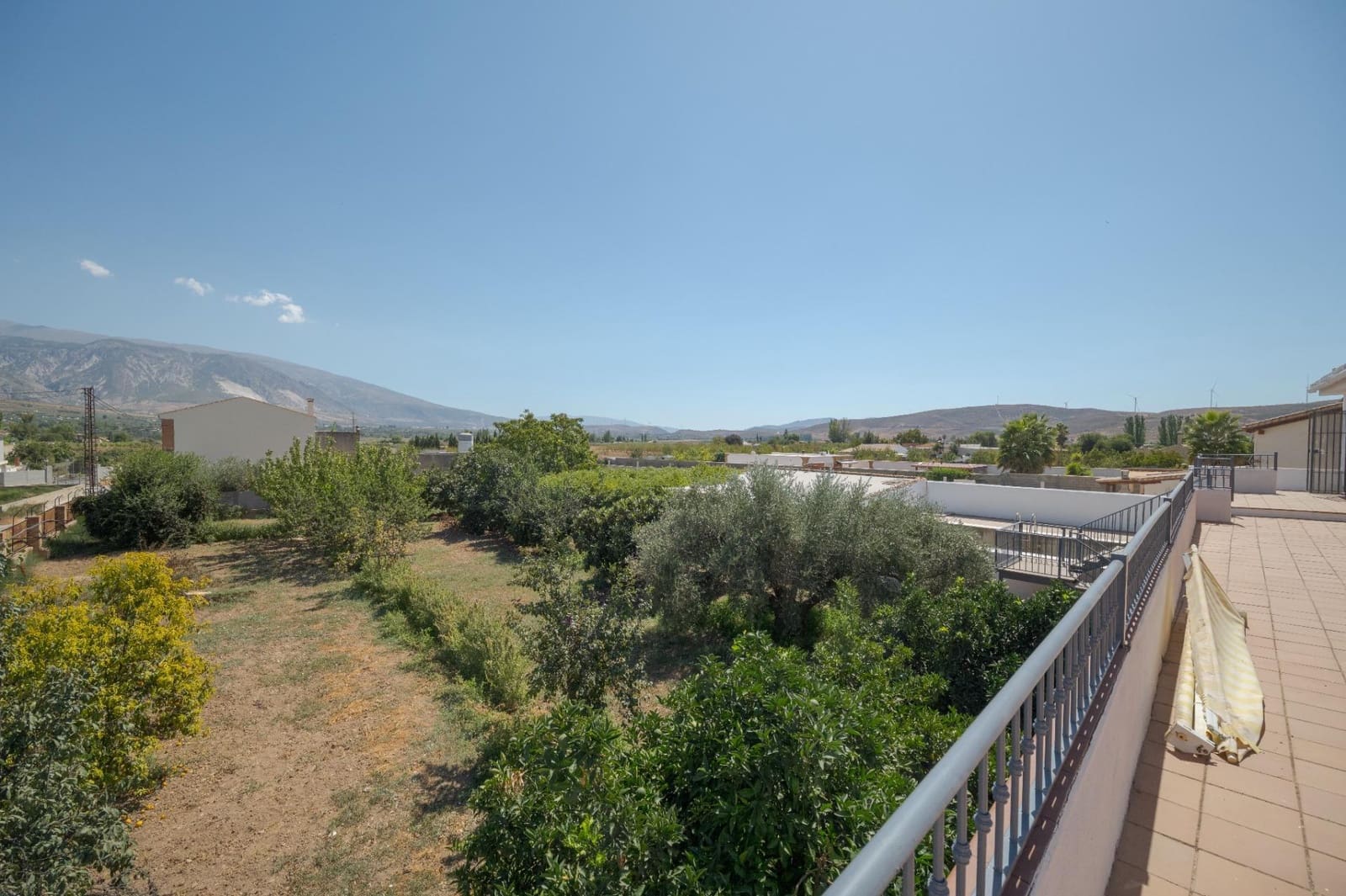 7 bedroom Villa for sale in Padul with pool garage - € 450,000 (Ref: 10115780)