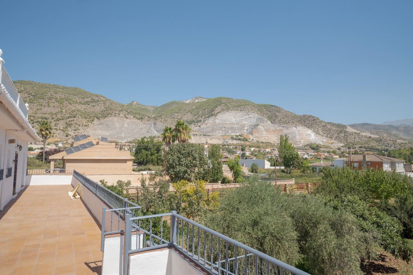 7 bedroom Villa for sale in Padul with pool garage - € 450,000 (Ref: 10115780)
