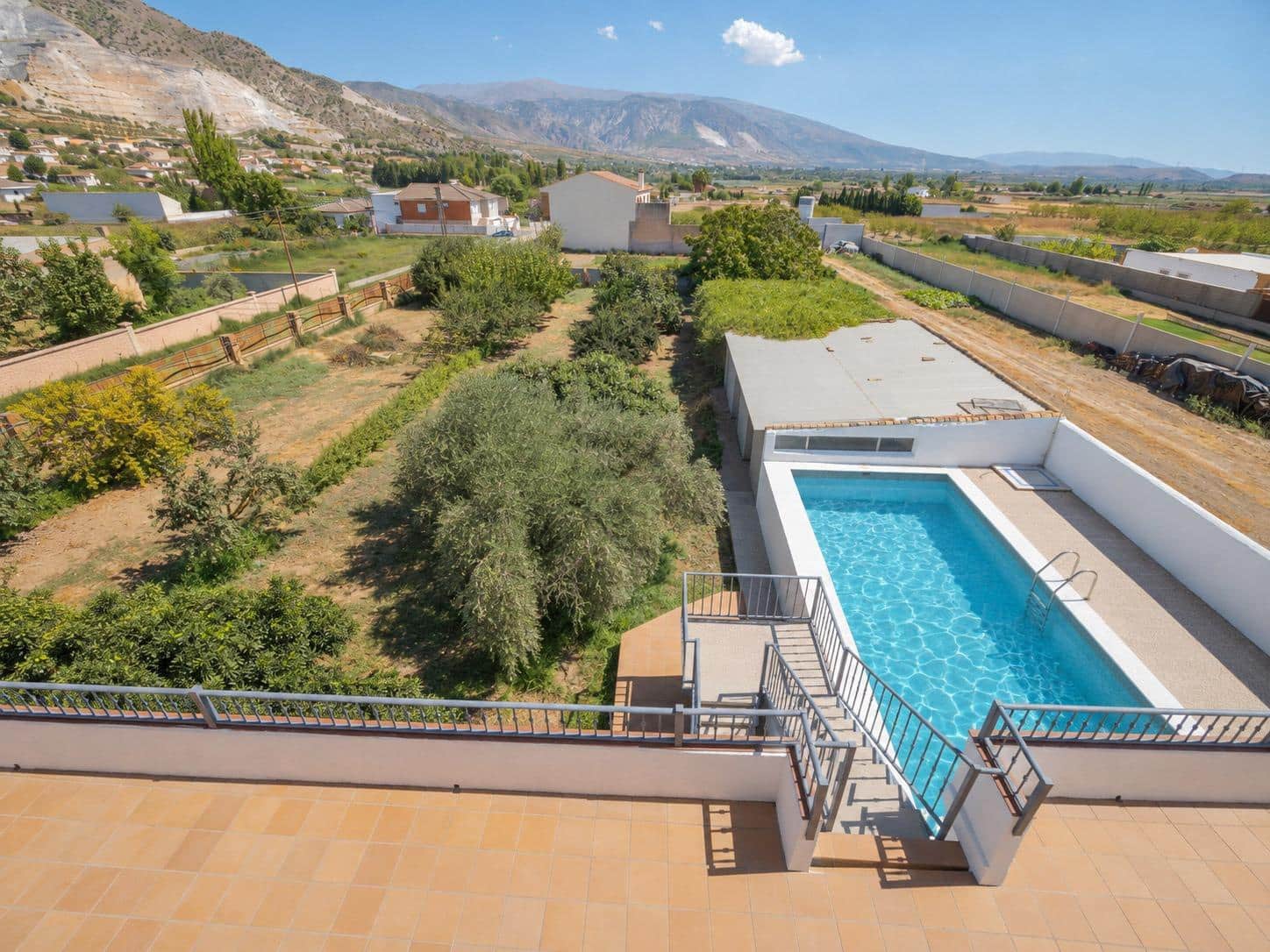7 bedroom Villa for sale in Padul with pool garage - € 450,000 (Ref: 10115780)