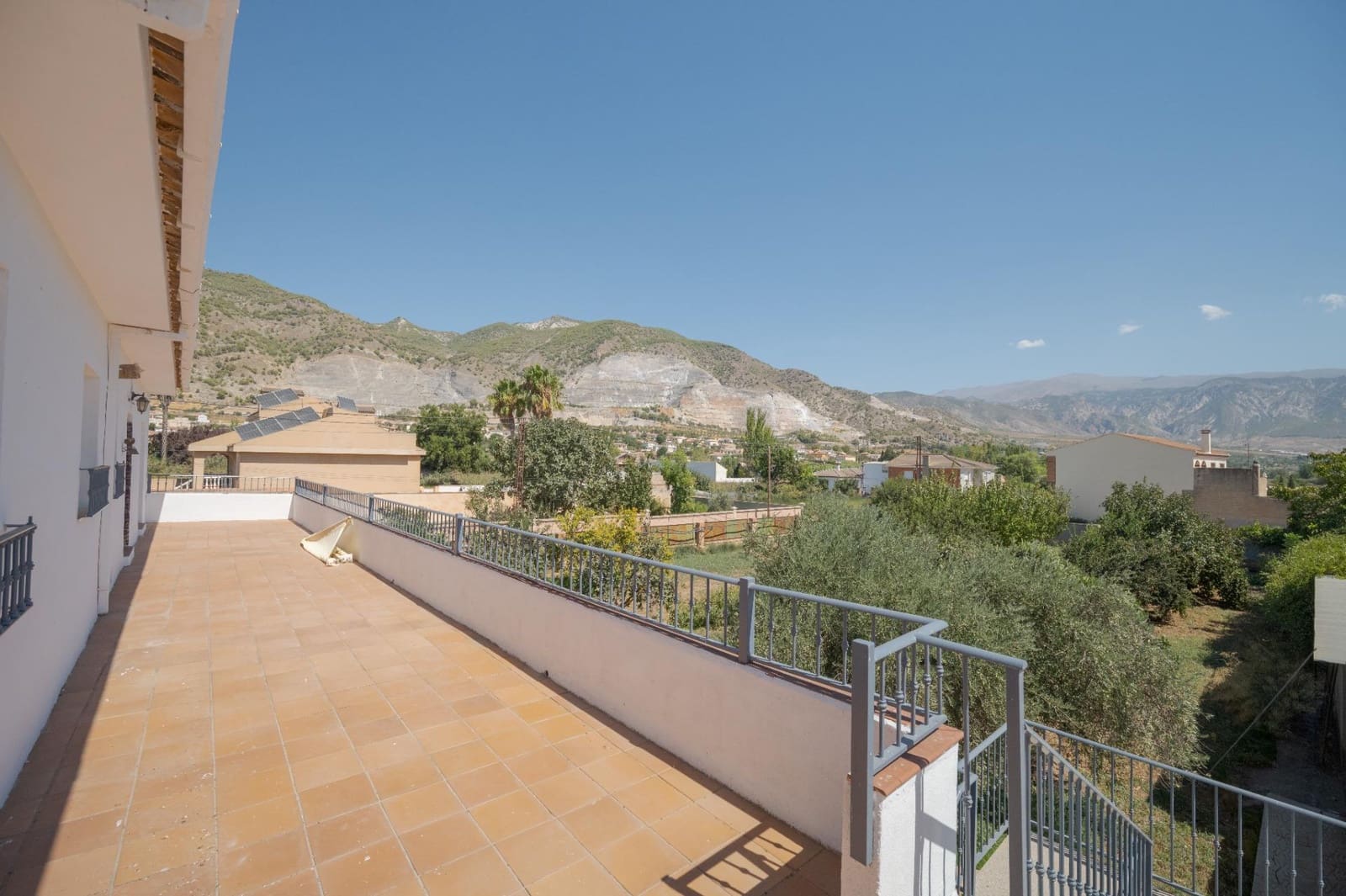 7 bedroom Villa for sale in Padul with pool garage - € 450,000 (Ref: 10115780)
