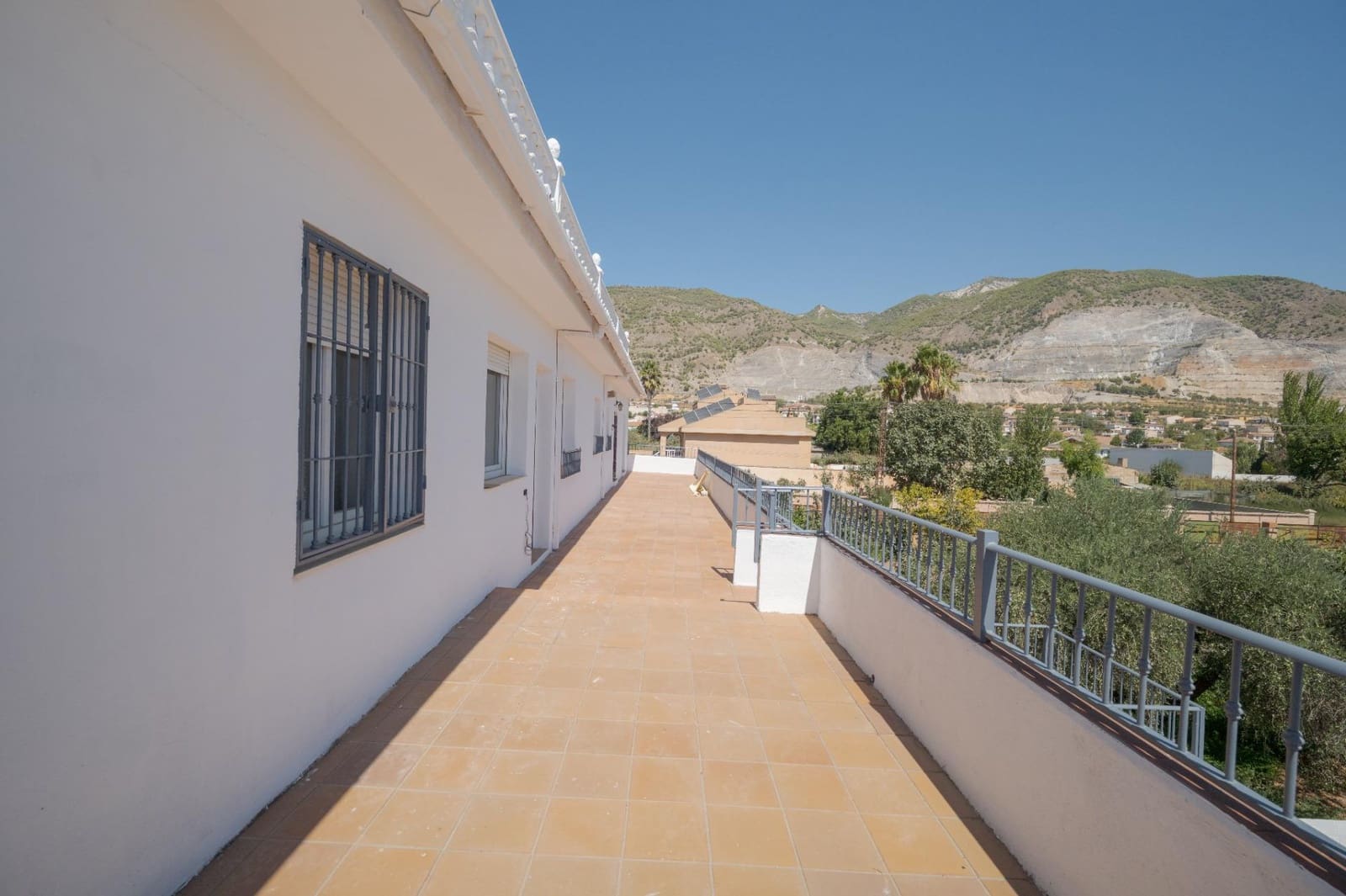 7 bedroom Villa for sale in Padul with pool garage - € 450,000 (Ref: 10115780)