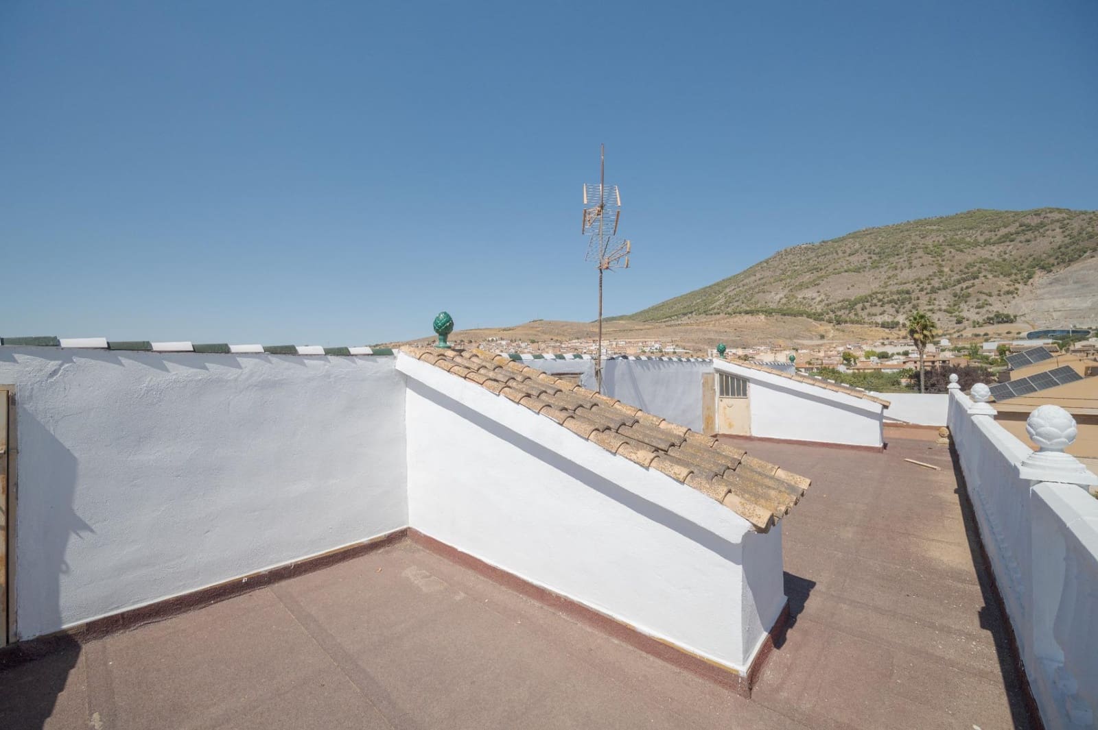 7 bedroom Villa for sale in Padul with pool garage - € 450,000 (Ref: 10115780)
