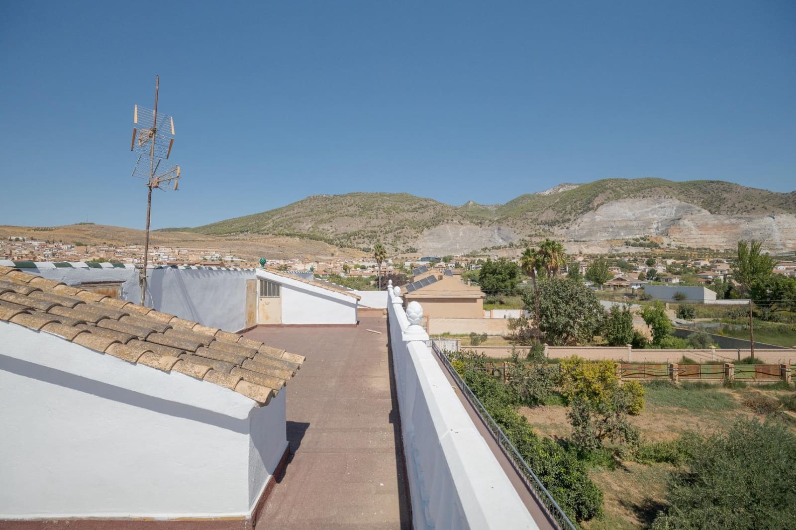 7 bedroom Villa for sale in Padul with pool garage - € 450,000 (Ref: 10115780)