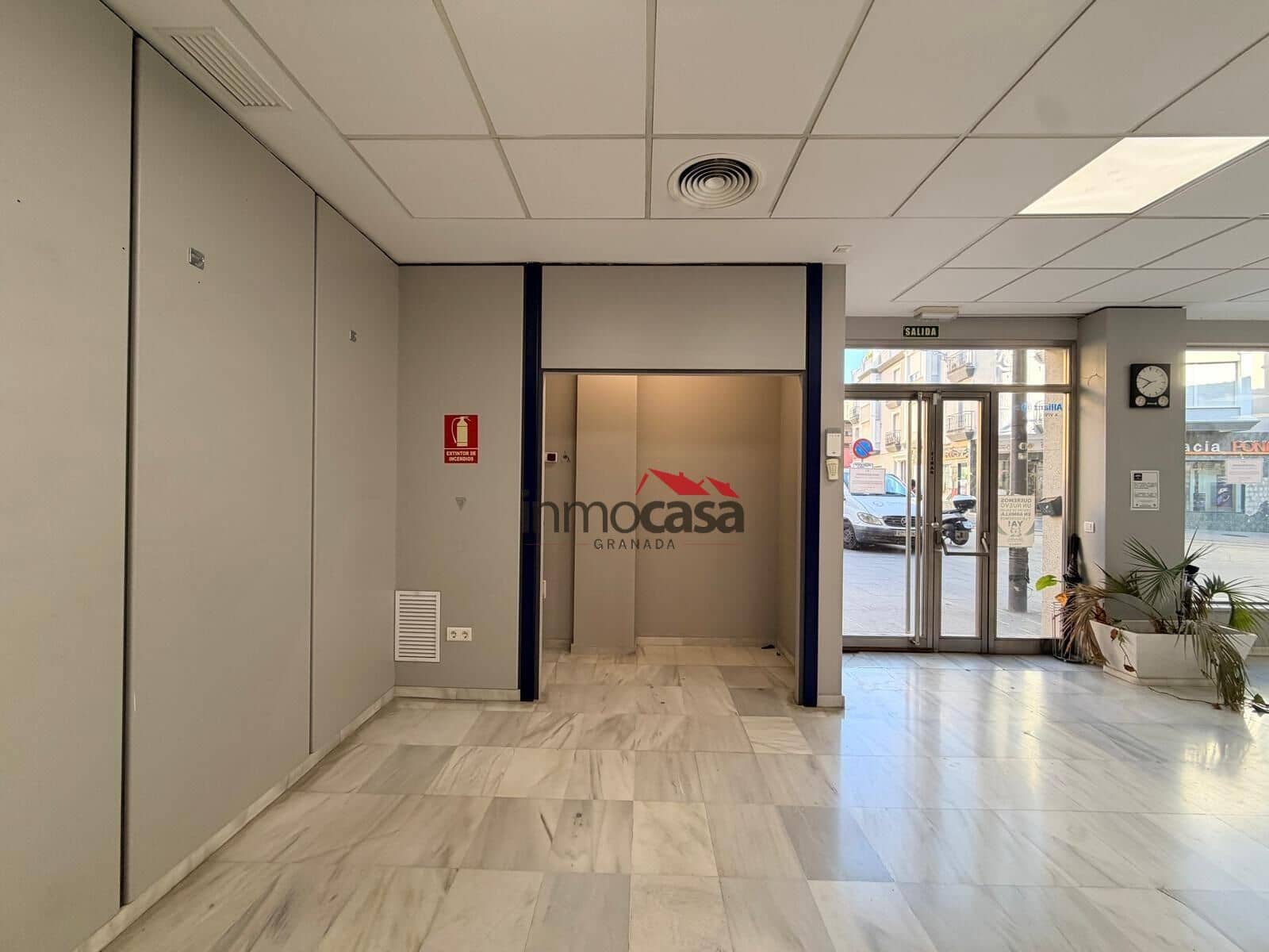 Commercial for rent in Armilla - € 2,650 (Ref: 10166805)
