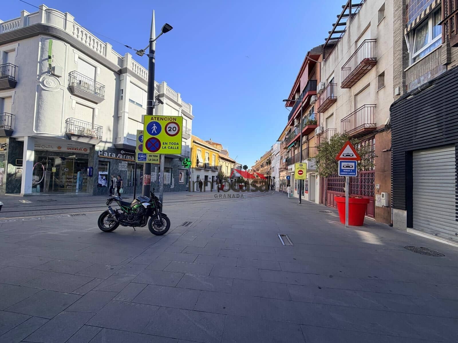 Commercial for rent in Armilla - € 2,650 (Ref: 10166805)