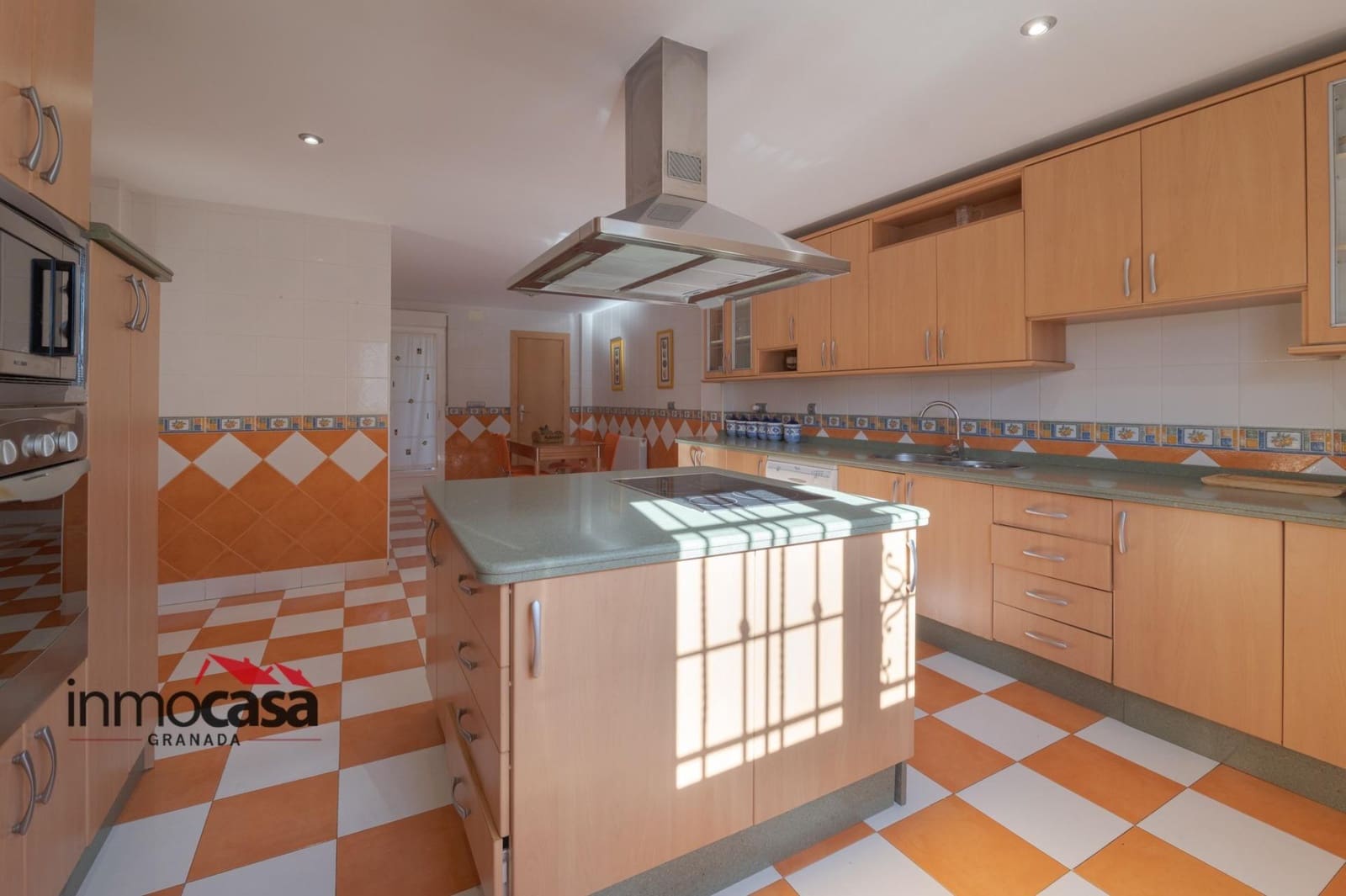 3 bedroom Villa for sale in Las Gabias with pool garage - € 418,000 (Ref: 10171865)