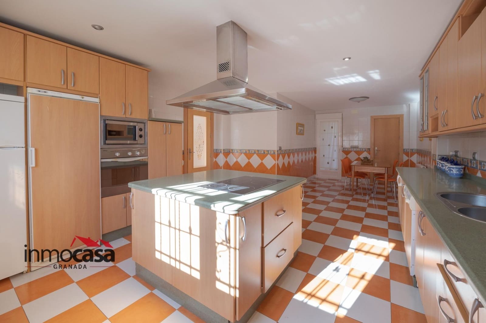 3 bedroom Villa for sale in Las Gabias with pool garage - € 418,000 (Ref: 10171865)