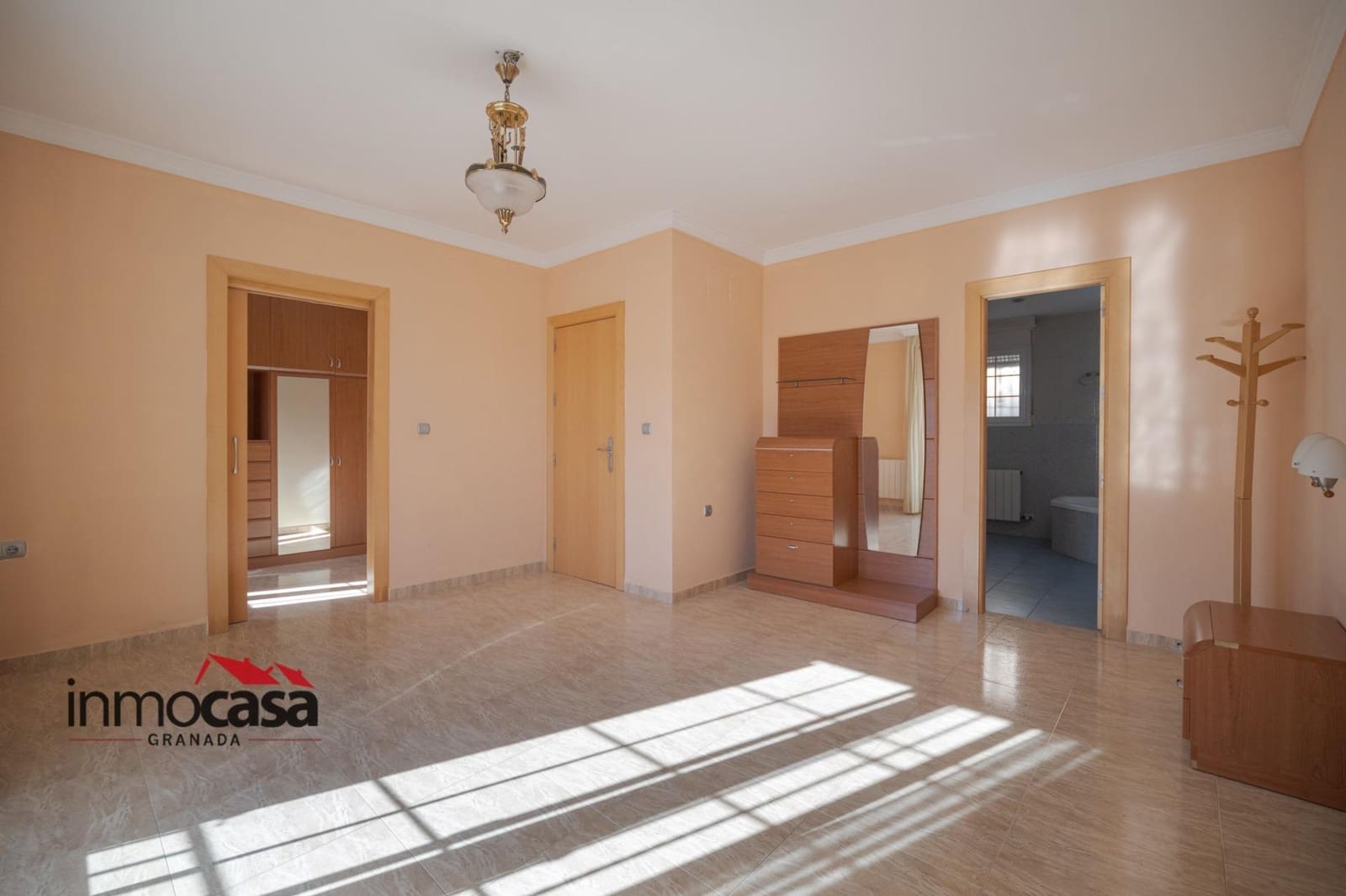 3 bedroom Villa for sale in Las Gabias with pool garage - € 418,000 (Ref: 10171865)