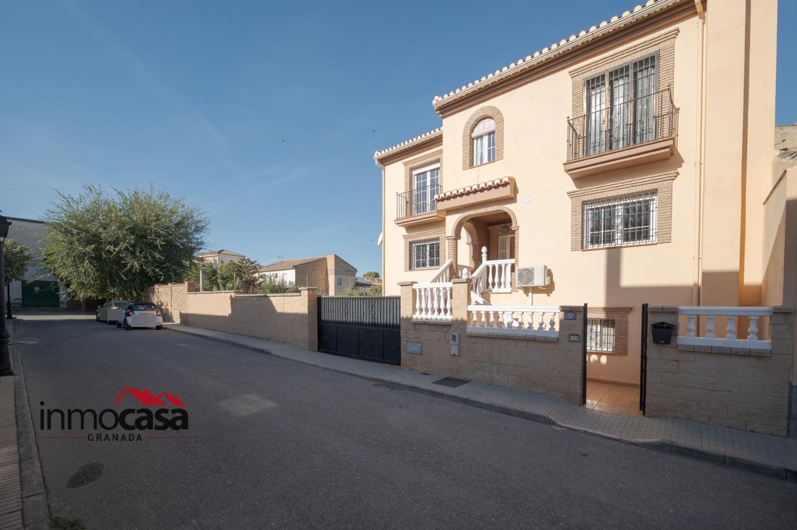 3 bedroom Villa for sale in Las Gabias with pool garage - € 418,000 (Ref: 10171865)