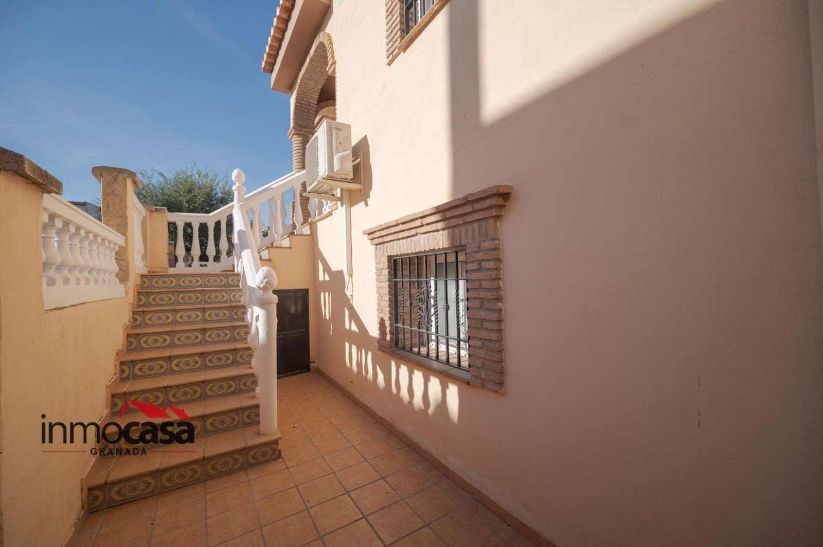 3 bedroom Villa for sale in Las Gabias with pool garage - € 418,000 (Ref: 10171865)