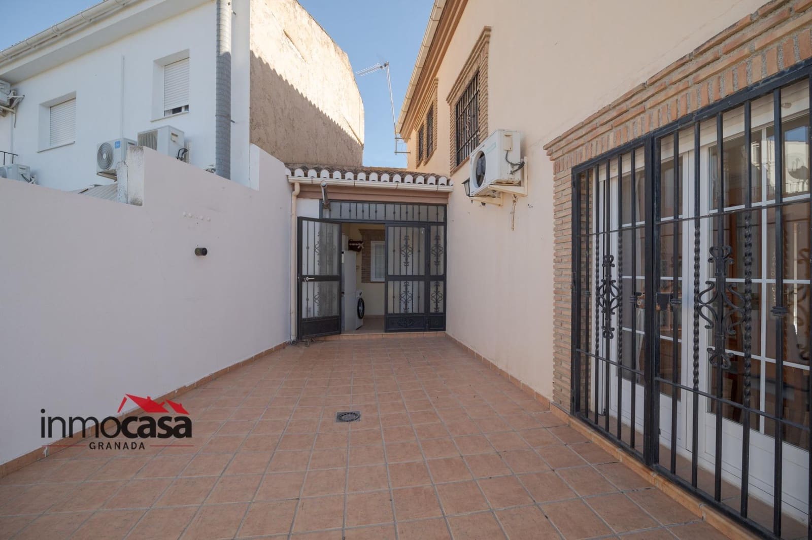3 bedroom Villa for sale in Las Gabias with pool garage - € 418,000 (Ref: 10171865)
