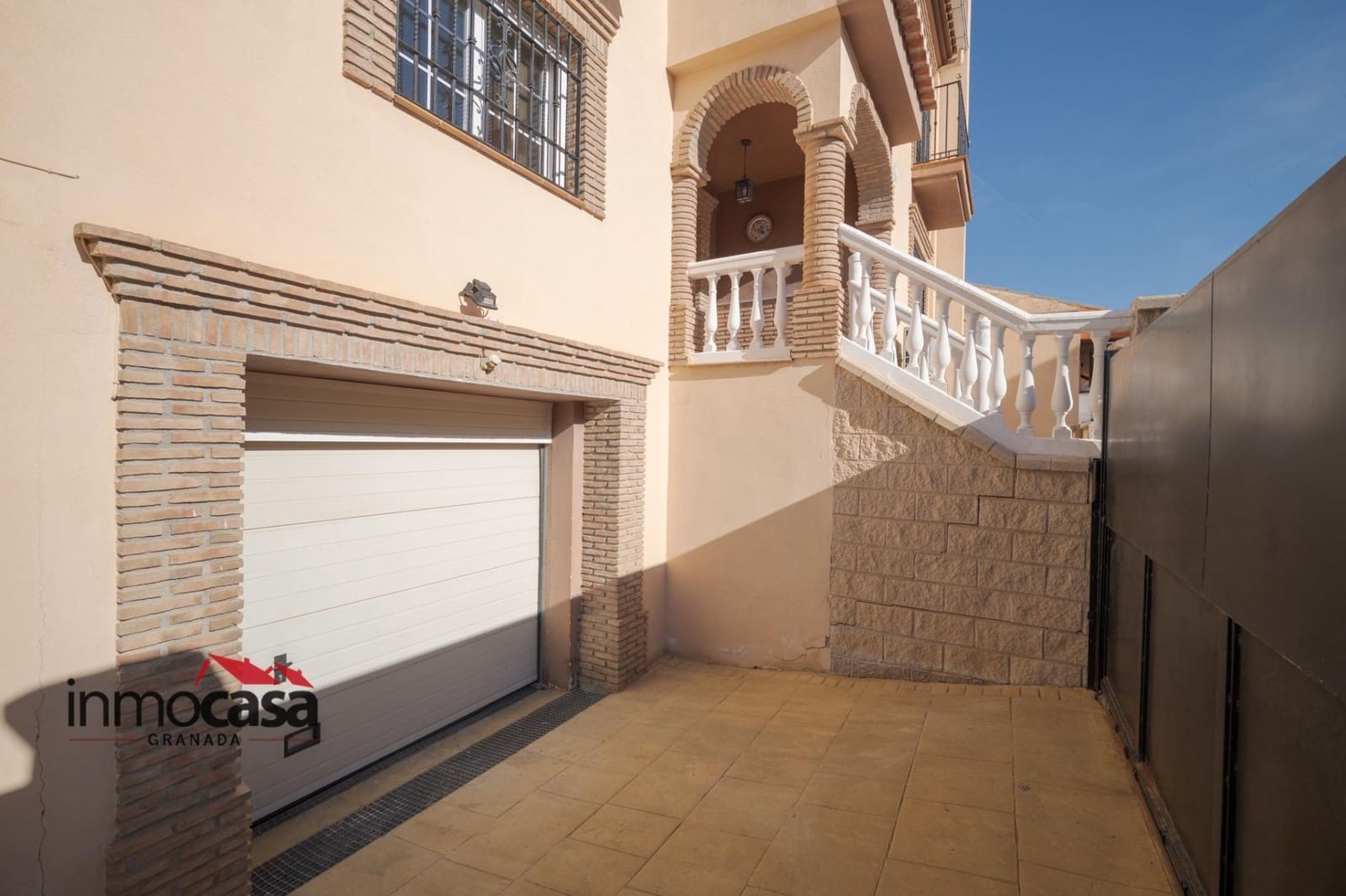 3 bedroom Villa for sale in Las Gabias with pool garage - € 418,000 (Ref: 10171865)