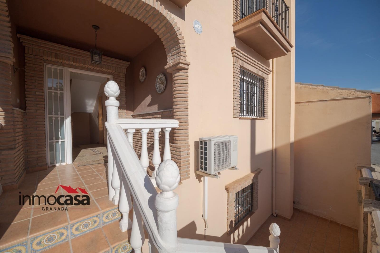 3 bedroom Villa for sale in Las Gabias with pool garage - € 418,000 (Ref: 10171865)