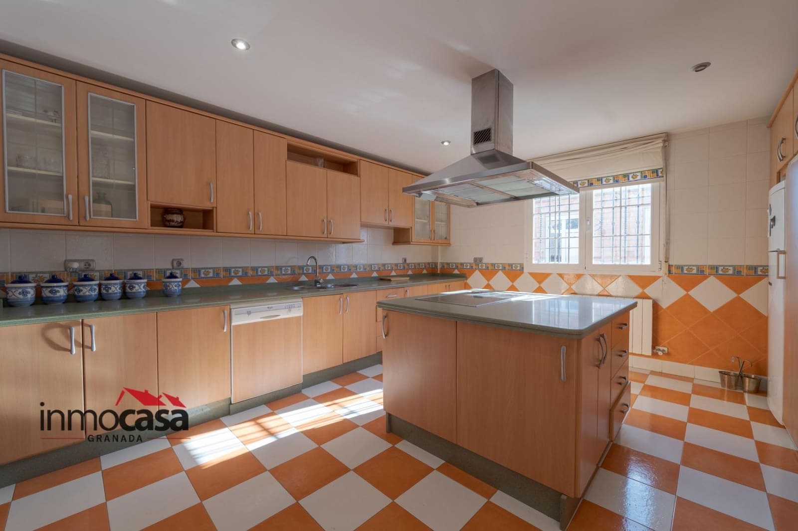 3 bedroom Villa for sale in Las Gabias with pool garage - € 418,000 (Ref: 10171865)