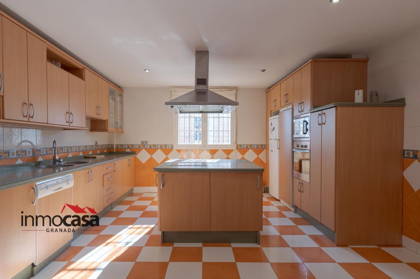 3 bedroom Villa for sale in Las Gabias with pool garage - € 418,000 (Ref: 10171865)