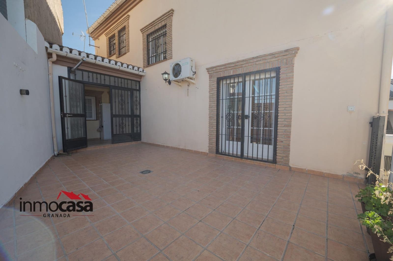 3 bedroom Villa for sale in Las Gabias with pool garage - € 418,000 (Ref: 10171865)