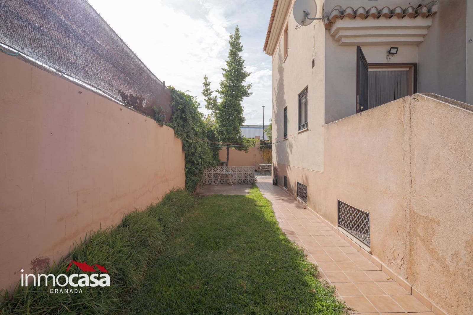 Pareado de 5 habitaciones en Padul en venta con piscina garaje - 305.000 € (Ref: 10171866)