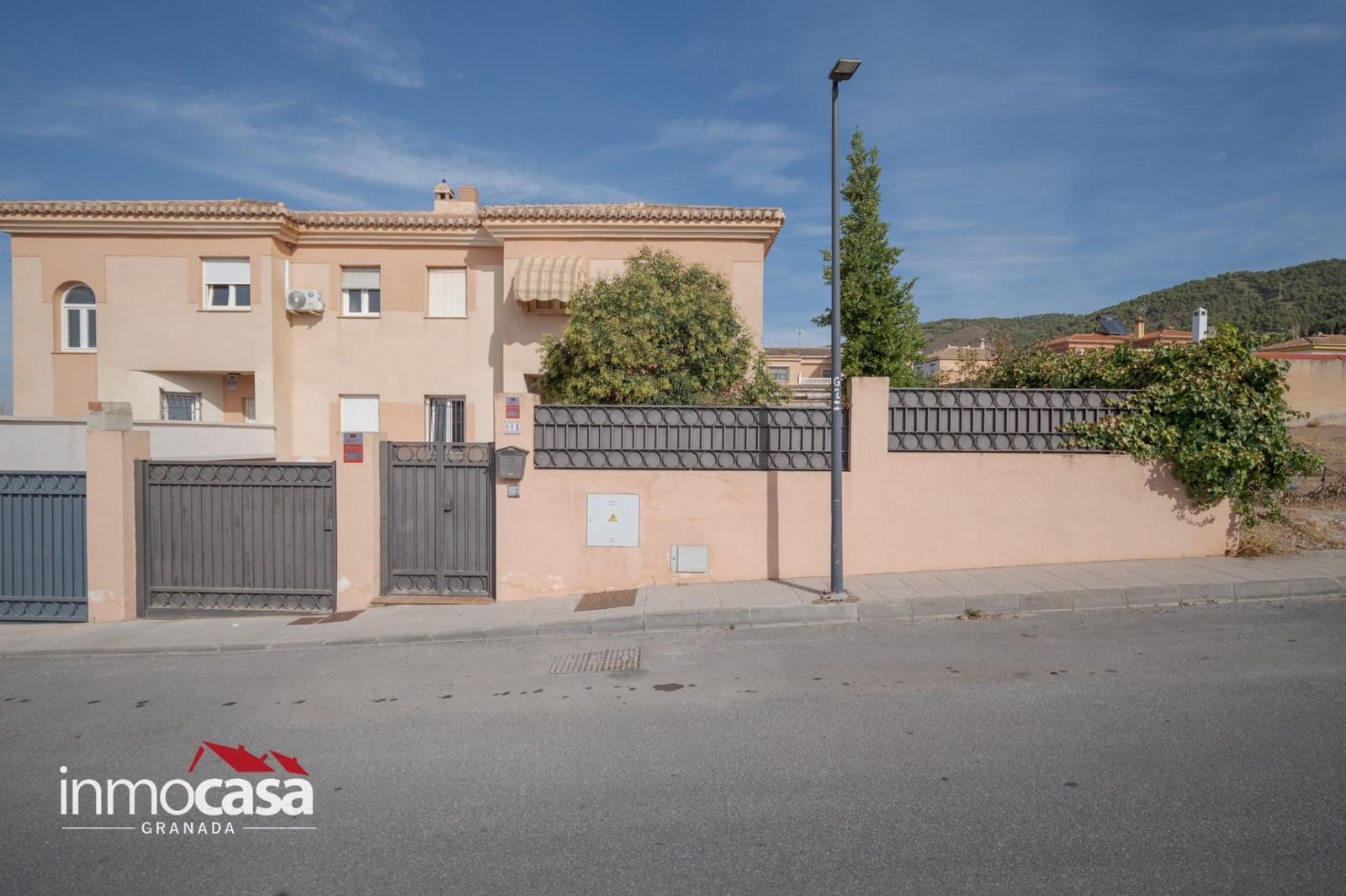 Pareado de 5 habitaciones en Padul en venta con piscina garaje - 305.000 € (Ref: 10171866)