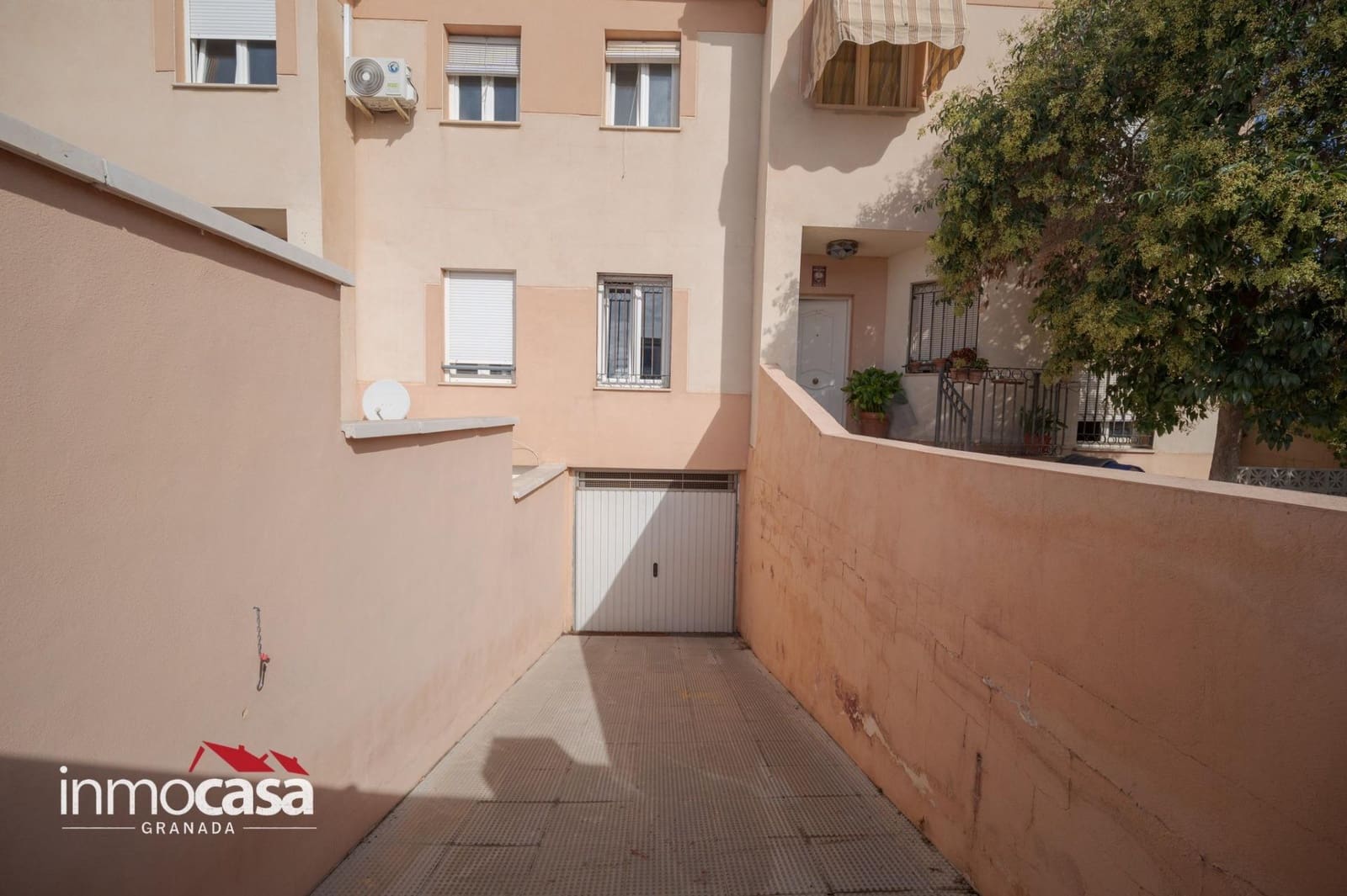Pareado de 5 habitaciones en Padul en venta con piscina garaje - 305.000 € (Ref: 10171866)