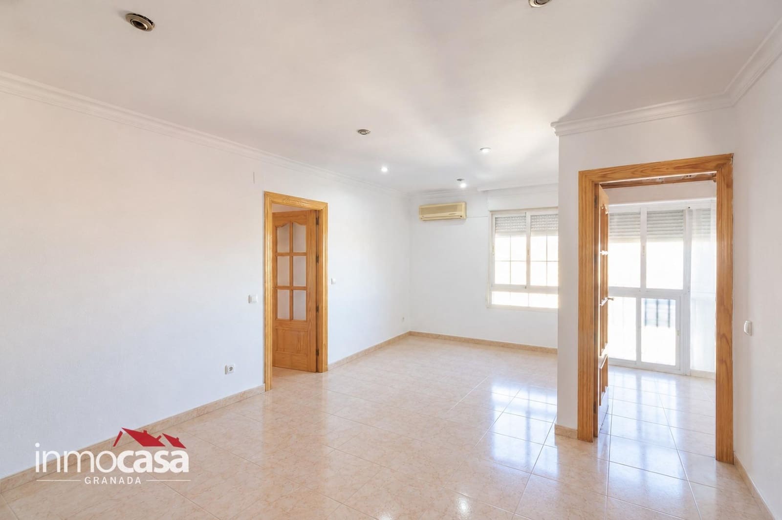 Piso de 3 habitaciones en Granada ciudad en venta - 106.000 € (Ref: 10180762)