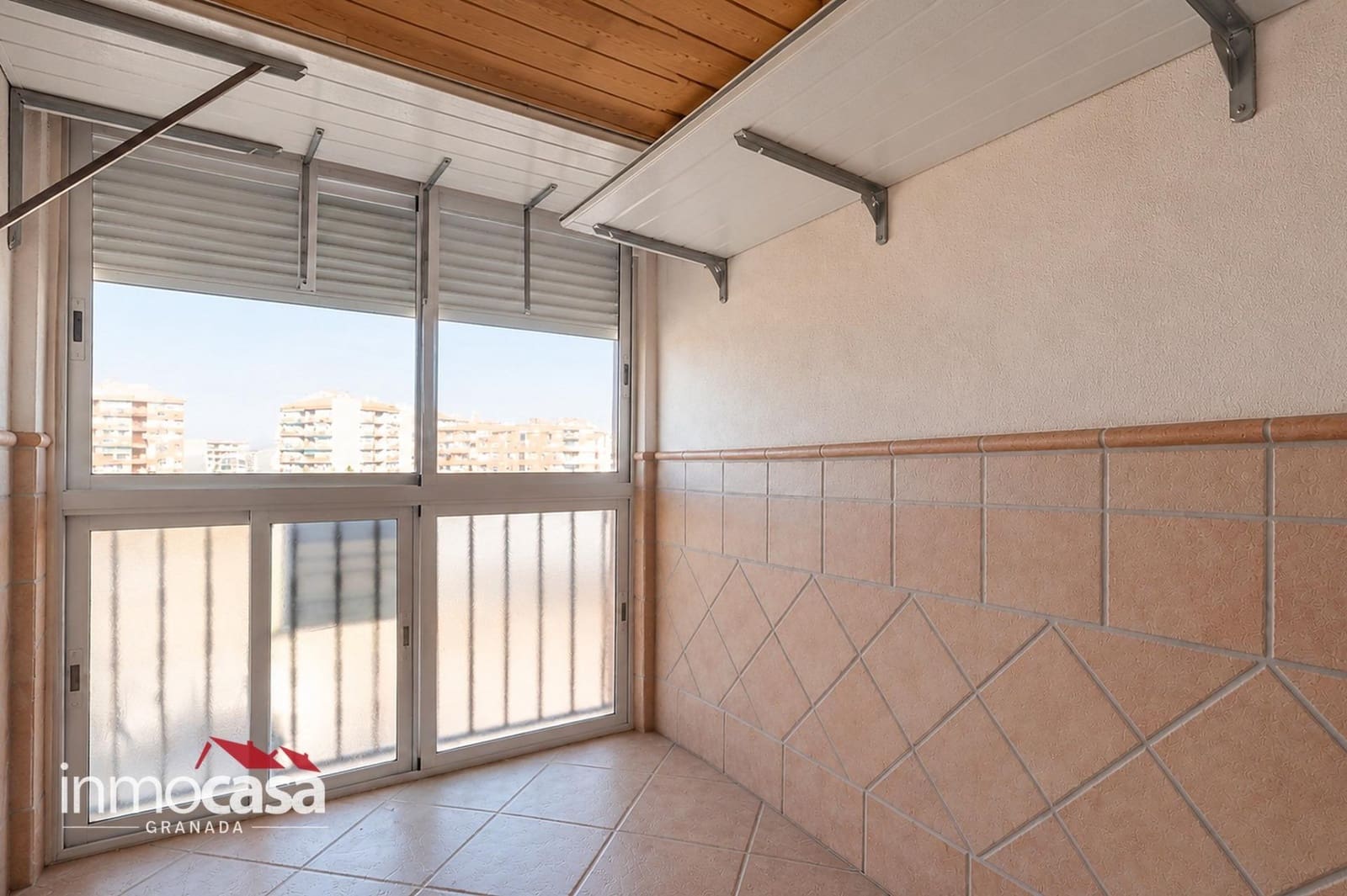 Piso de 3 habitaciones en Granada ciudad en venta - 106.000 € (Ref: 10180762)
