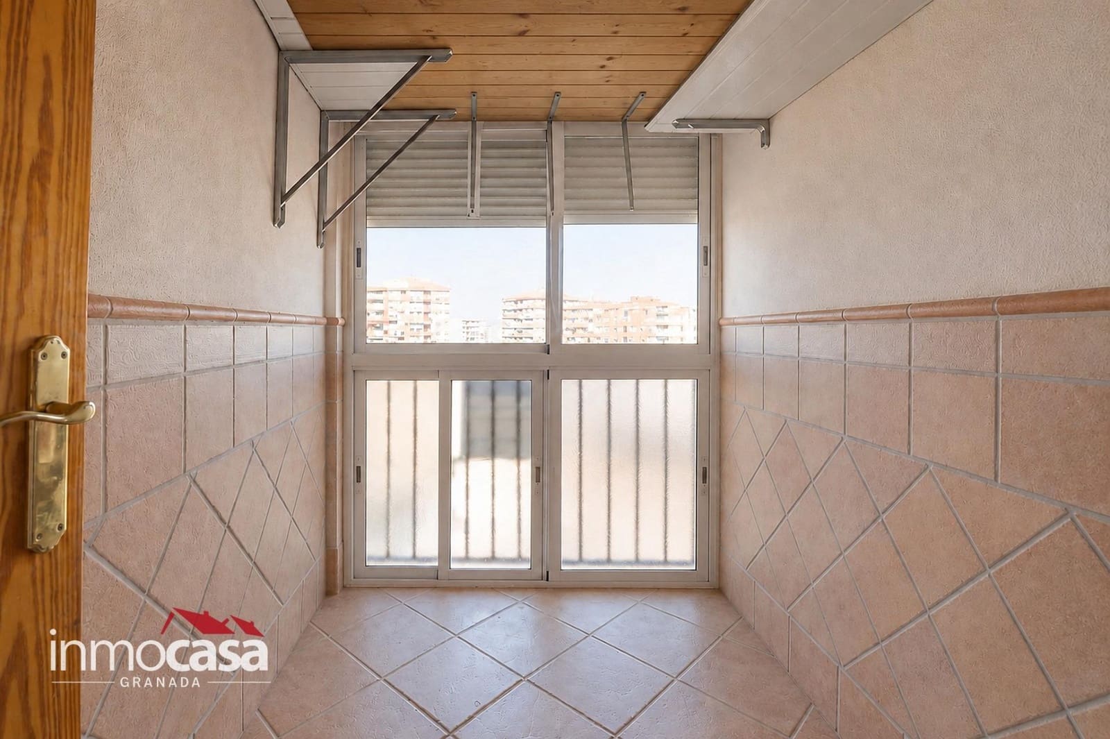 Piso de 3 habitaciones en Granada ciudad en venta - 106.000 € (Ref: 10180762)