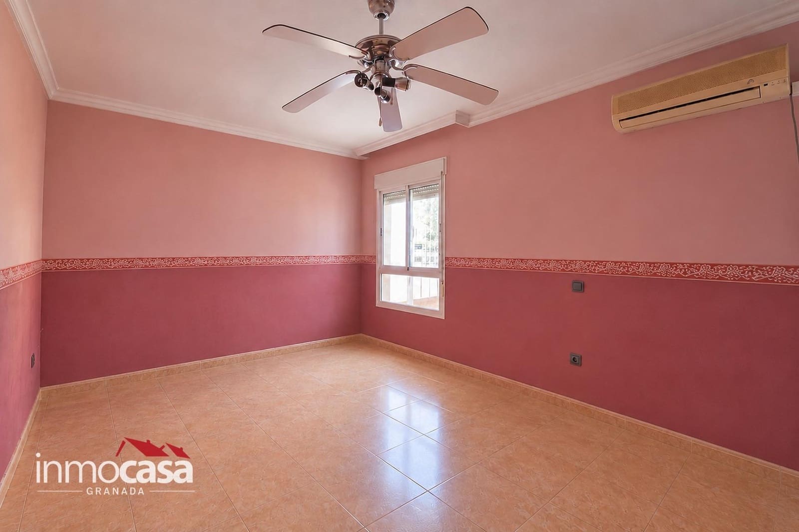 Piso de 3 habitaciones en Granada ciudad en venta - 106.000 € (Ref: 10180762)