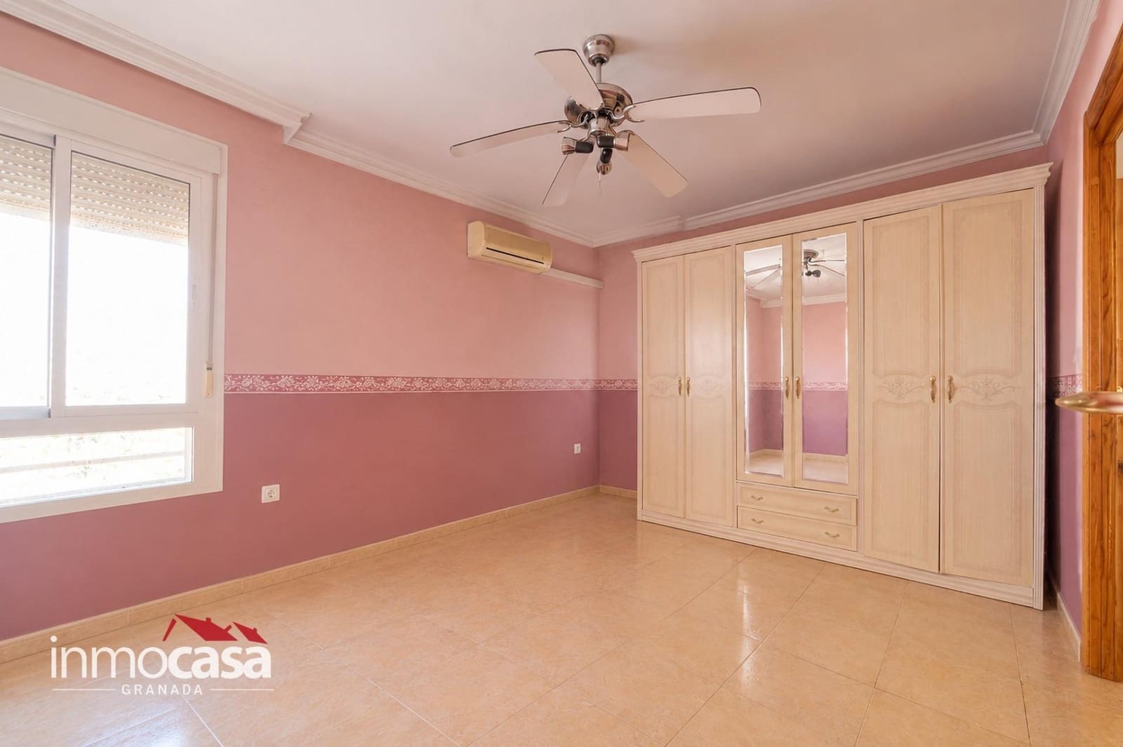 Piso de 3 habitaciones en Granada ciudad en venta - 106.000 € (Ref: 10180762)
