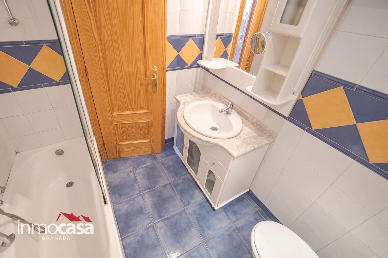 Piso de 3 habitaciones en Granada ciudad en venta - 106.000 € (Ref: 10180762)